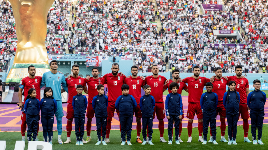 A seleção iraniana no jogo contra a Inglaterra no Mundial de 2022, no Qatar