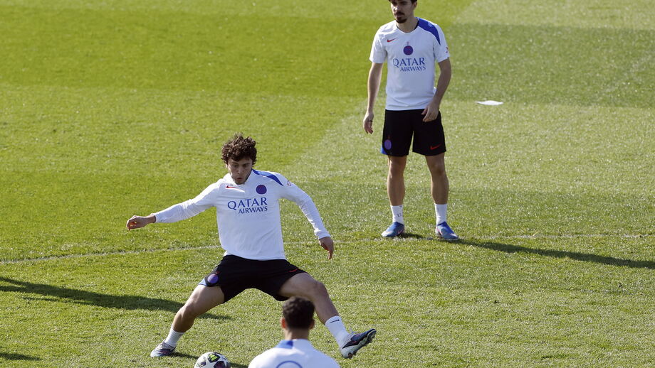 João Neves e Vitinha convocados para jogo com o Chelsea