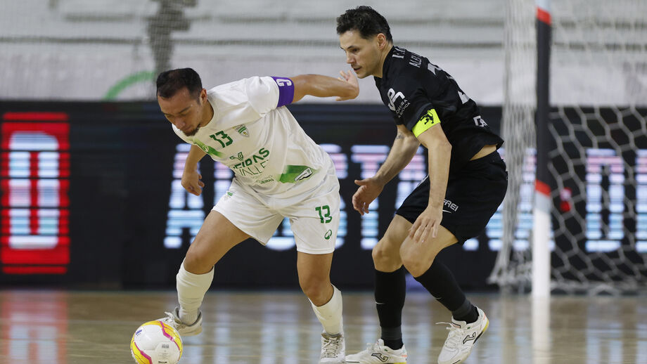 Rodrigo Hiroshi, que abriu o marcador, passa por Merlim