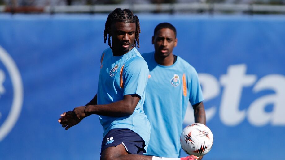 Moffi elogia método de Farioli e atenção aos pormenores