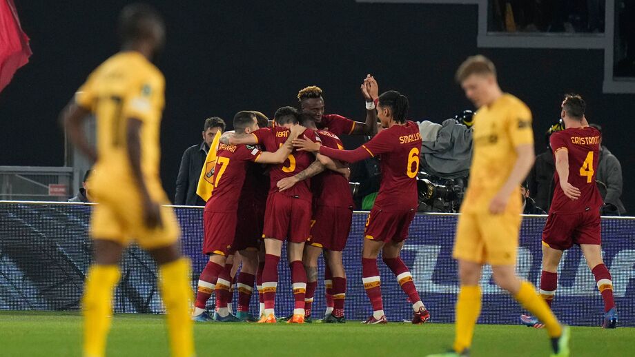 Jogadores da Roma a celebrar na goleada frente ao Bodo/Glimt 
