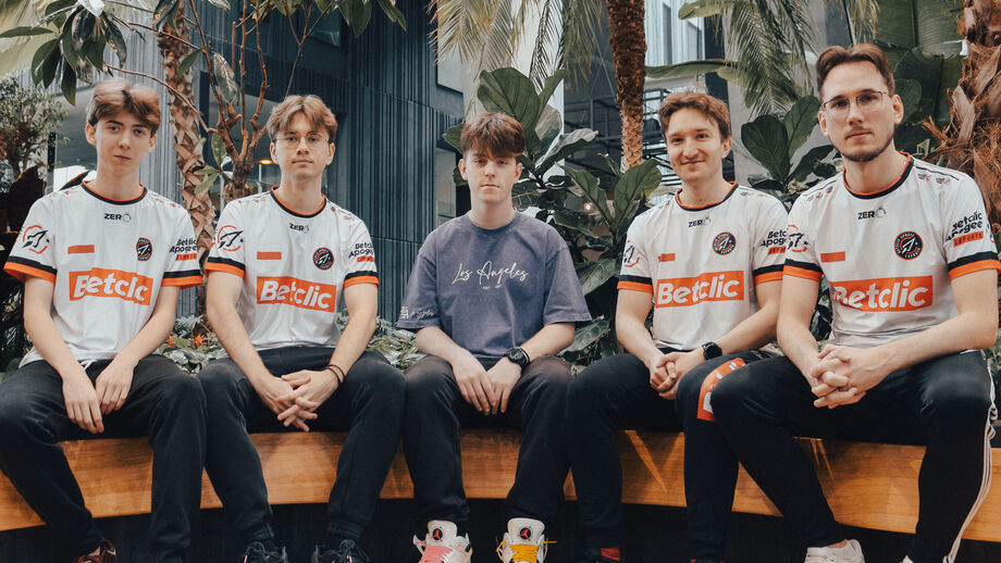 Equipa Apogee posa em Copenhaga para o Parken Challenger Championship