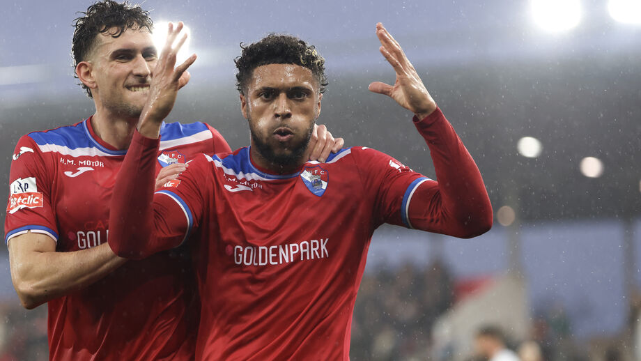 Gustavo Varela recebe prémio do Sindicato dos Jogadores como melhor jovem de fevereiro