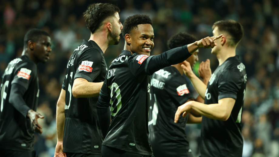 Geny Catamo celebra após o grande golo marcado ao Moreirense