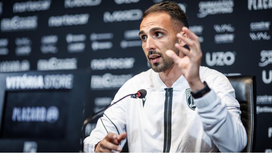 Gil Lameiras na primeira conferência de imprensa