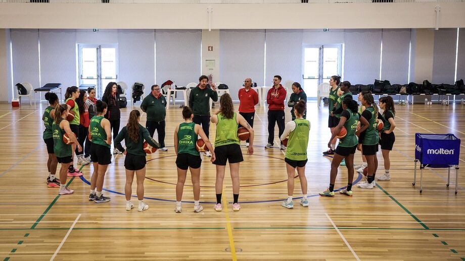 Seleção feminina de basquetebol prepara jogo com a Sérvia
