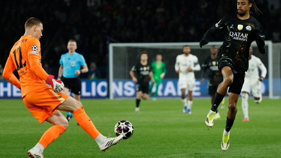 Liam Rosenior elogia guarda-redes do Chelsea, Robert Sanchez e Filip Jorgensen