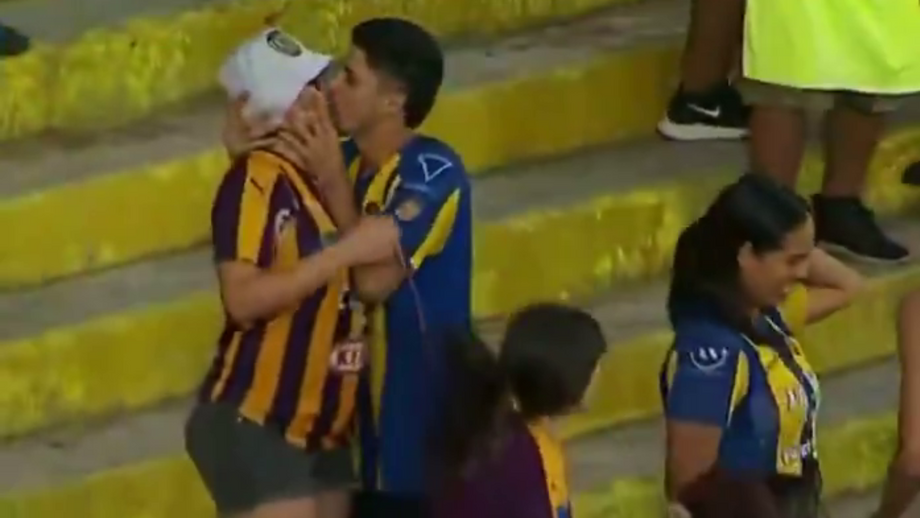 Festejo de adepto do Sportivo Luqueño após golo da equipa está a dar que falar nas redes sociais