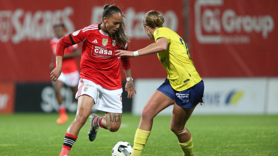 TRAVÃO. Nycole com dificuldades para superar adversária