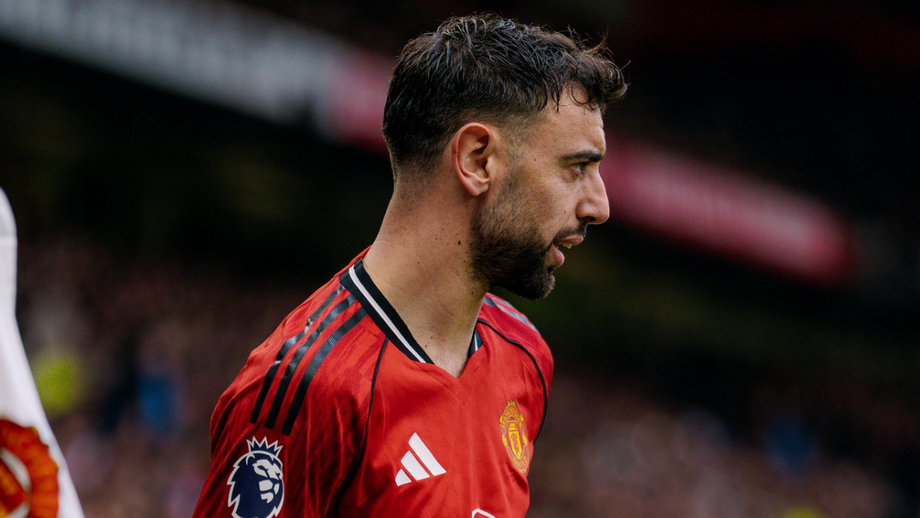 Bruno Fernandes durante o Manchester United-Aston Villa