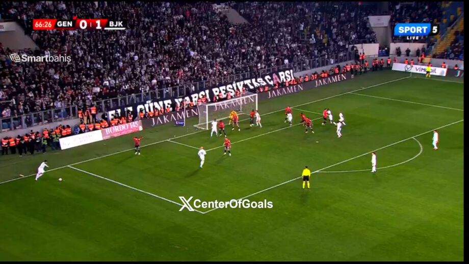 Médio ex-Benfica fez o 2-0 para a equipa de Istambul frente ao Genclerbirligi