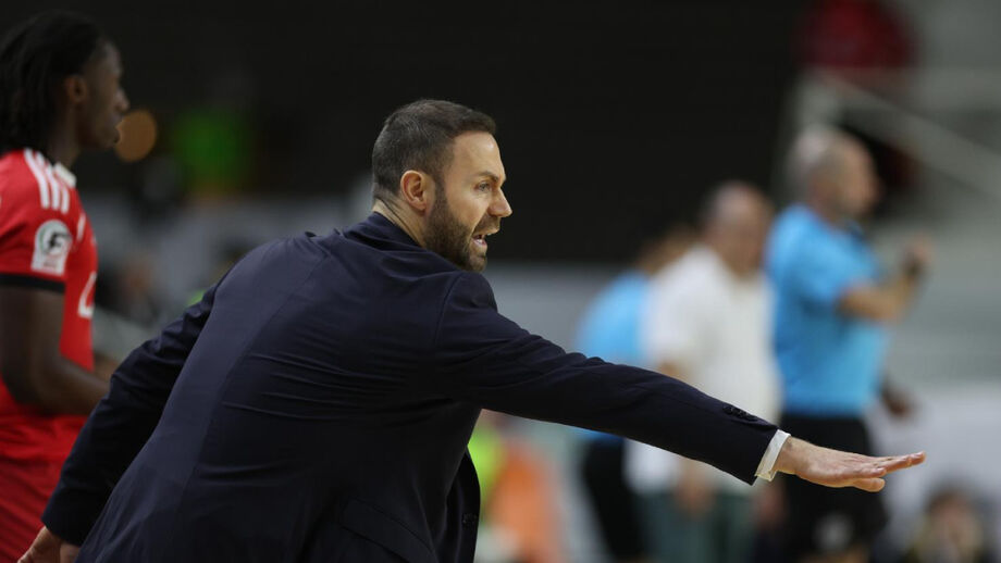 Cassiano Klein dá indicações durante a final