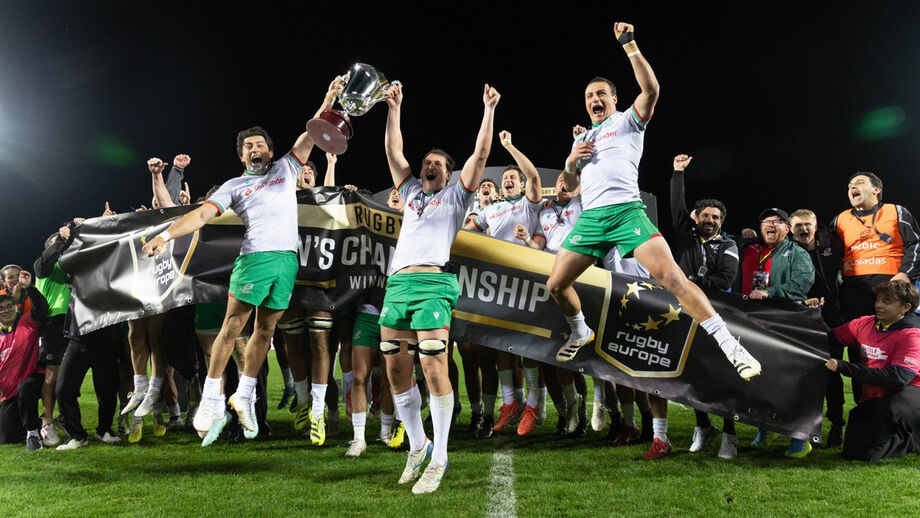 Jogadores portugueses fazem a festa após a conquista do Rugby Europe Championship