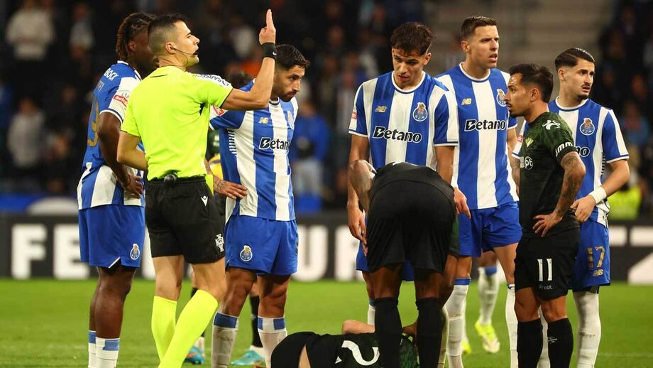 O árbitro Carlos Macedo no FC Porto-Moreirense
