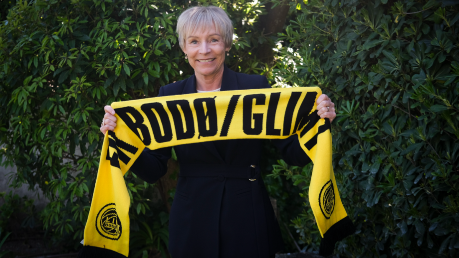 Hanne Brusletto com o cachecol do Bodo/Glimt