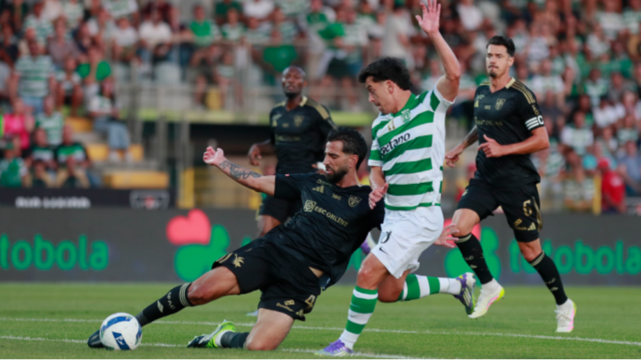 Goulart desarma Pote sob o olhar de José Fonte