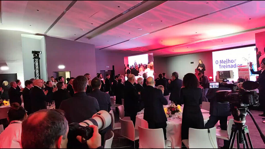 Plateia aplaudiu o antigo internacional português e dirigente do FC Porto