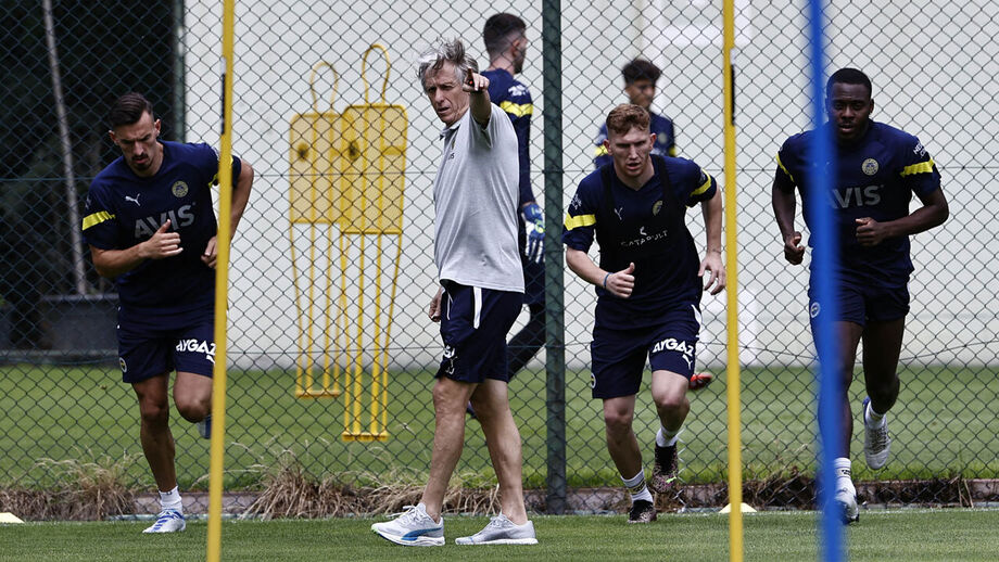 Jorge Jesus a orientar treino do Fenerbahçe