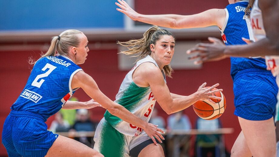 Jogadoras disputam partida de basquetebol na Islândia, qualificação para o Eurobasket'2027