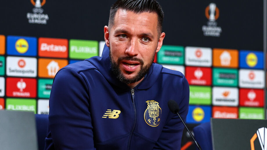 Francesco Farioli faz antevisão ao jogo com o Estugarda