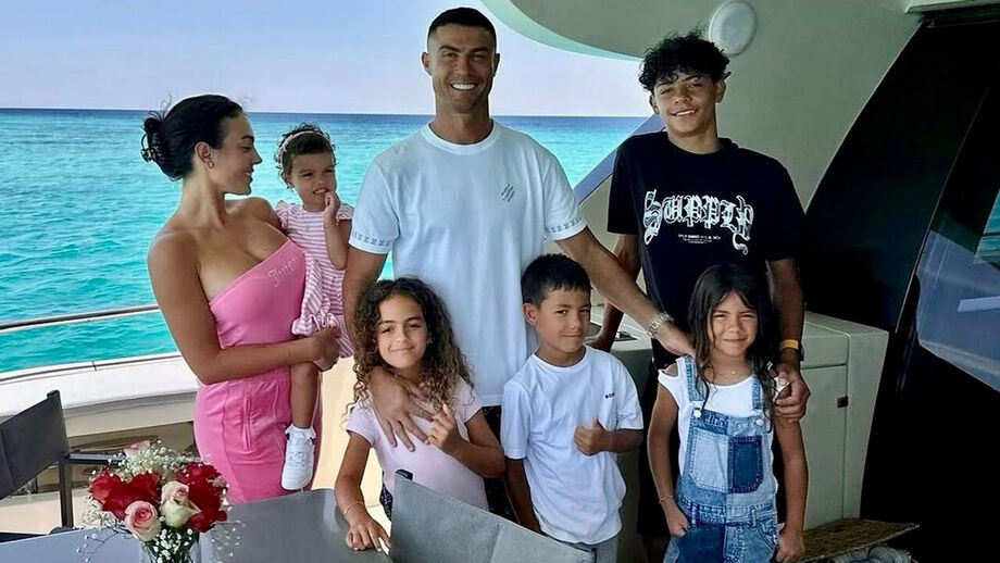 Cristiano Ronaldo partilhou nova fotografia da família nas redes sociais