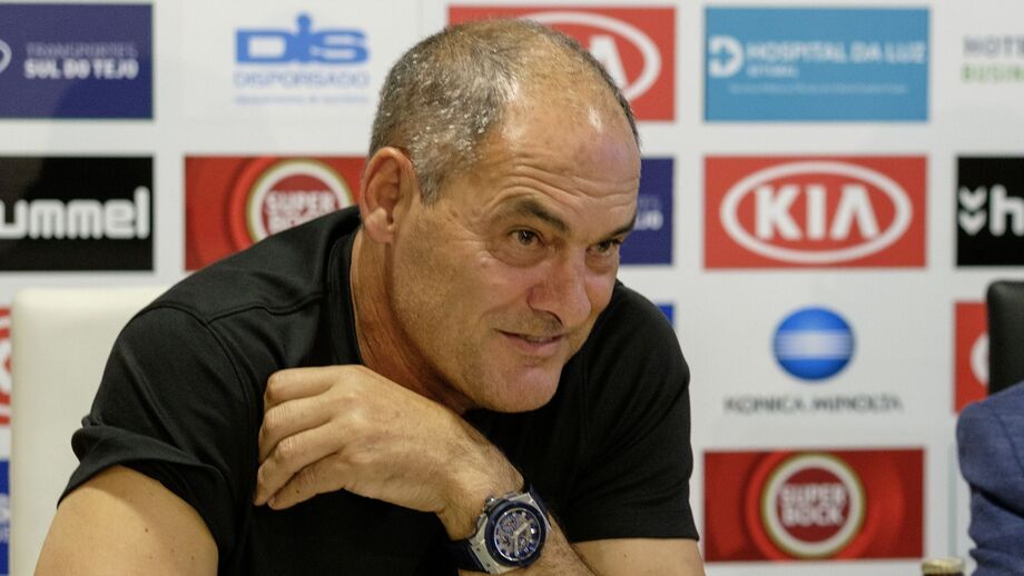 Silvino Louro na sala de imprensa do Bonfim