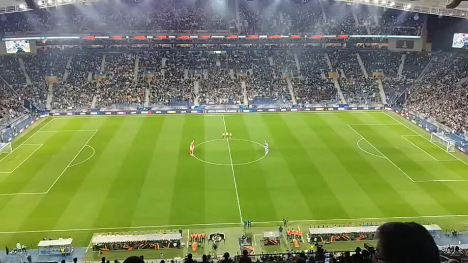 Antigo guardião e treinador homenageado pelo FC Porto