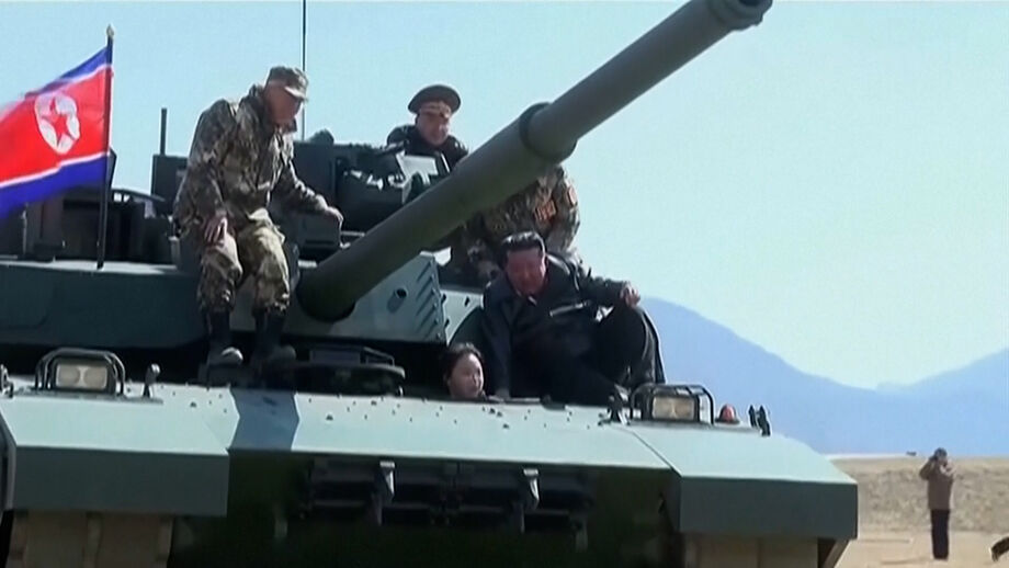 Imagens alimentam as especulações de que a jovem poderá estar a ser preparada para ser a sucessora 