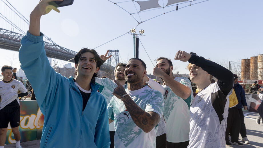 Em entrevista a Record em Nova Iorque, o ex-internacional português elogiou o desempenho que o Sporting tem tido na Liga dos Campeões