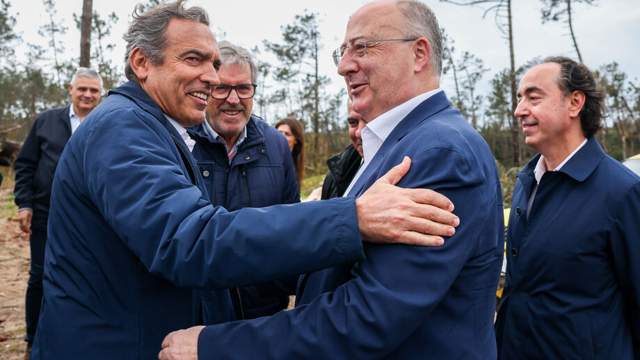 Reinaldo Teixeira com José Manuel Fernandes na Mata Nacional de Leiria, em São Pedro de Moel
