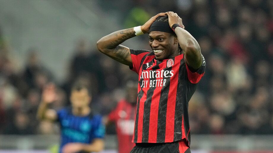 Rafael Leão falha jogo do Milan por lesão
