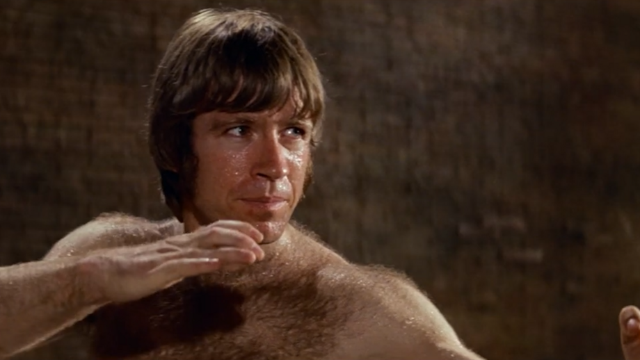 Ao longo da sua carreira, Chuck Norris combinou talento, disciplina e carisma em filmes e séries que marcaram gerações