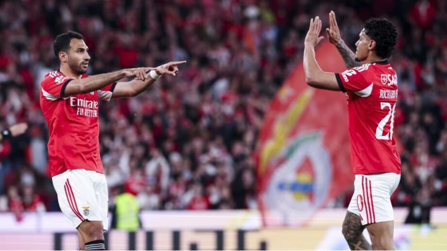 Pavlidis festeja com Richard Ríos