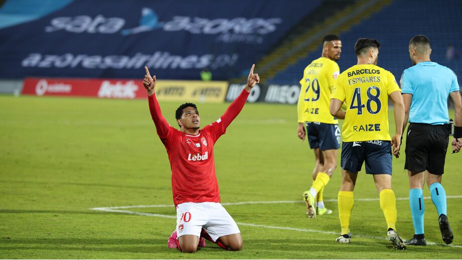 Vinícius festeja o golo decisivo