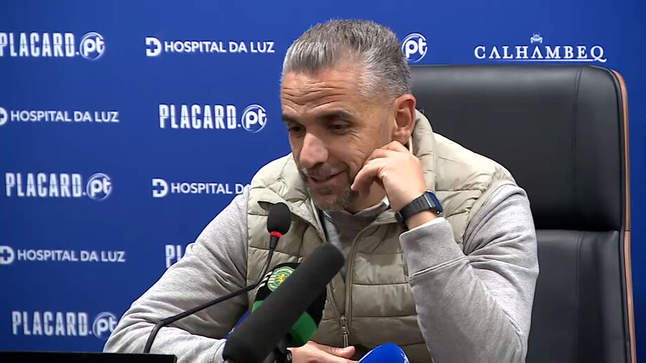 Treinador do Sporting comenta lance de Luis Suárez