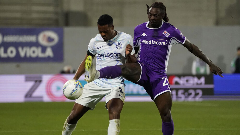 Denzel Dumfries (Inter) e Moise Kean (Fiorentina)