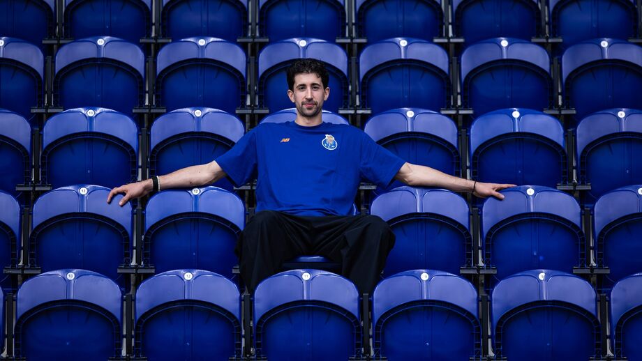 Carlo Di Benedetto renova com FC Porto até 2030