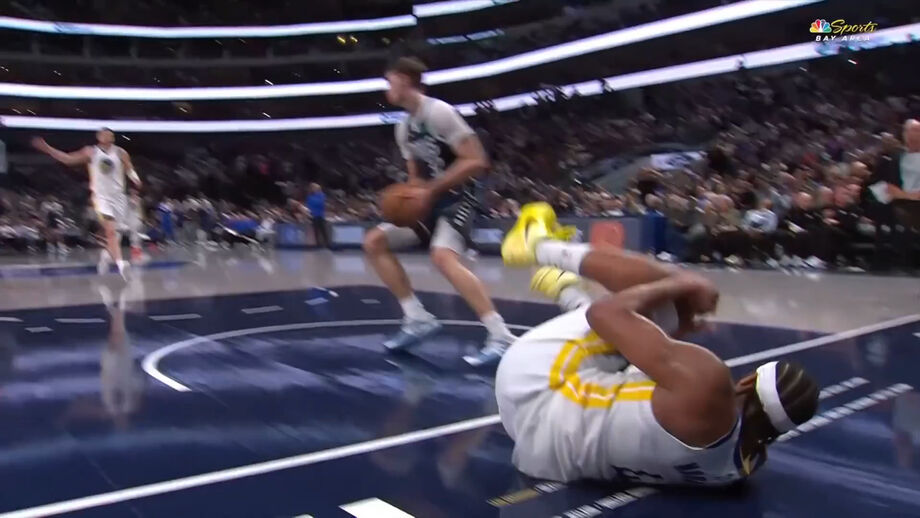 Jogador dos Golden State Warriors podia ter feito um 'layup' fácil, mas decidiu dificultar