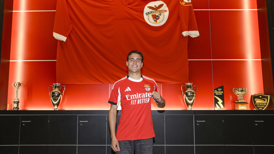 Benfica renova com lateral de 19 anos, um momento especial no clube do coração
