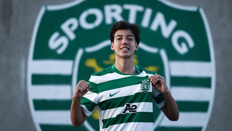 Luca Rodrigues assina contrato de formação com o Sporting