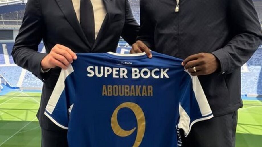 Aboubakar visita o FC Porto e sugere parceria para a sua academia