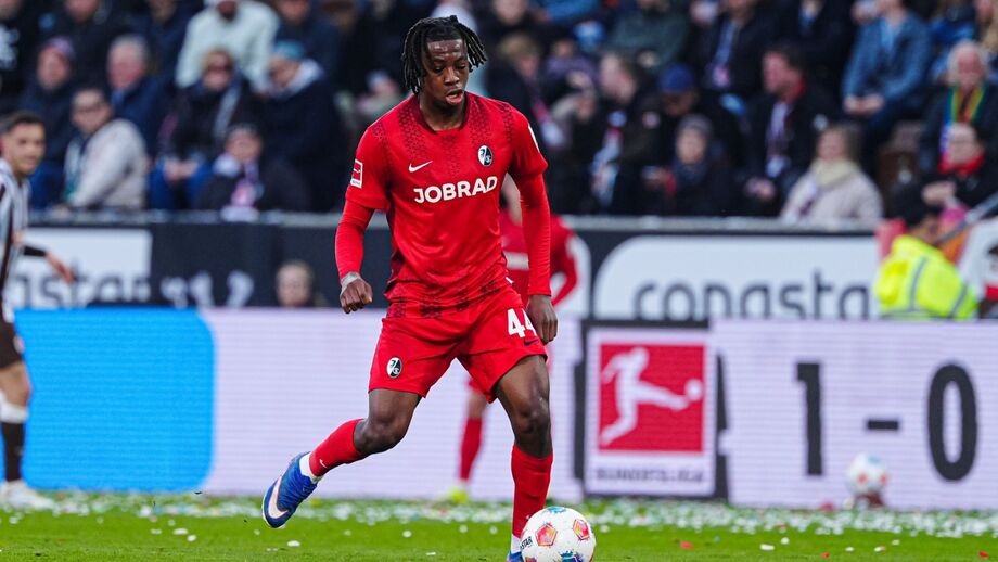 Johan Manzambi ao serviço do Friburgo