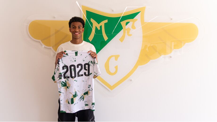 Pedro Jesus assina contrato profissional com o Moreirense