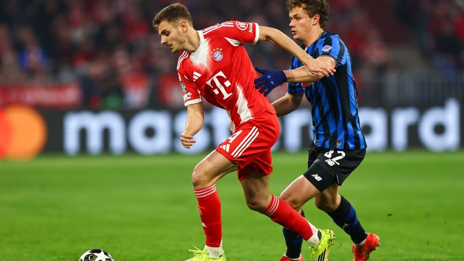 Stanisic, jogador do Bayern, recebe elogio de Olic e torna-se figura do clube