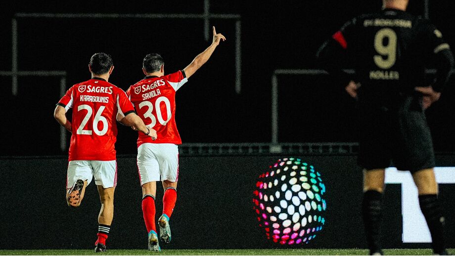 Saviola fatura pelo Benfica em jogo de lendas