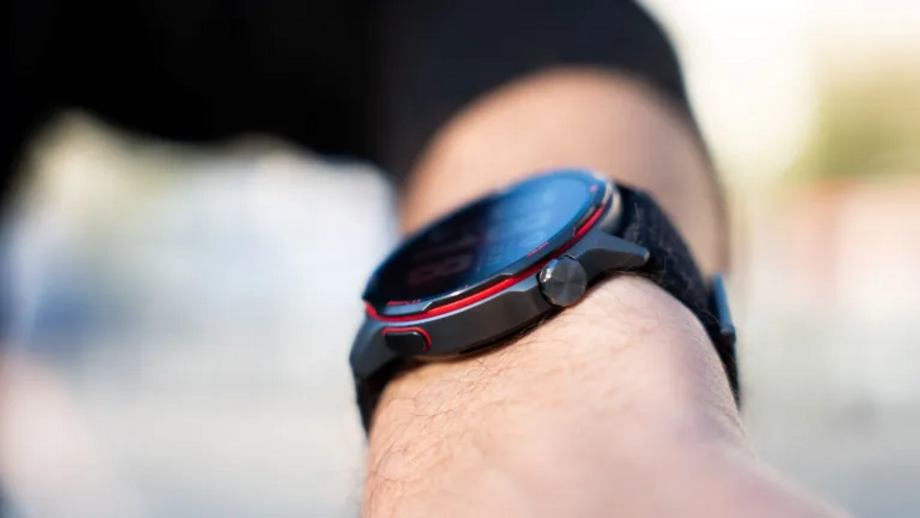 WATCH GT Runner 2 é fino e bastante leve