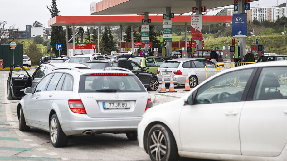 Preços dos combustíveis vai descer após três semanas consecutivas de aumentos