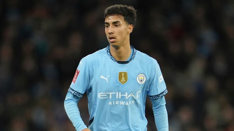 Jogador está no Girona por empréstimo do Manchester City 