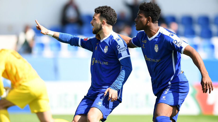 Jonny Arriba a festejar golo marcado ao Sporting B