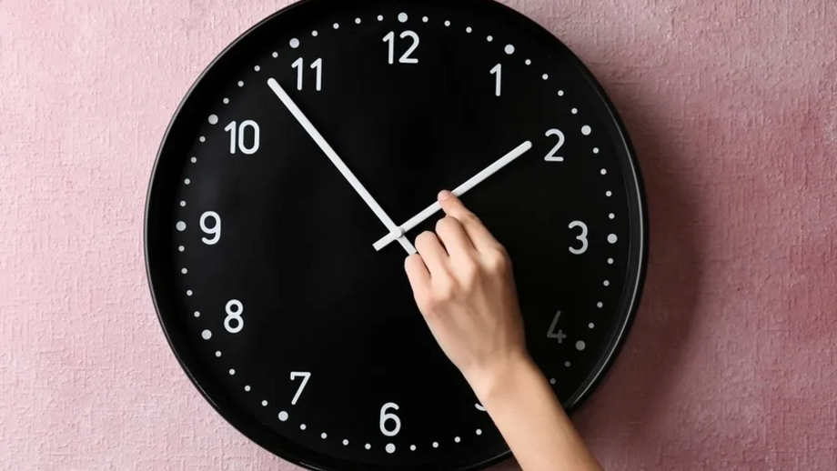 Relógios adiantam uma hora em Portugal continental, Madeira e Açores